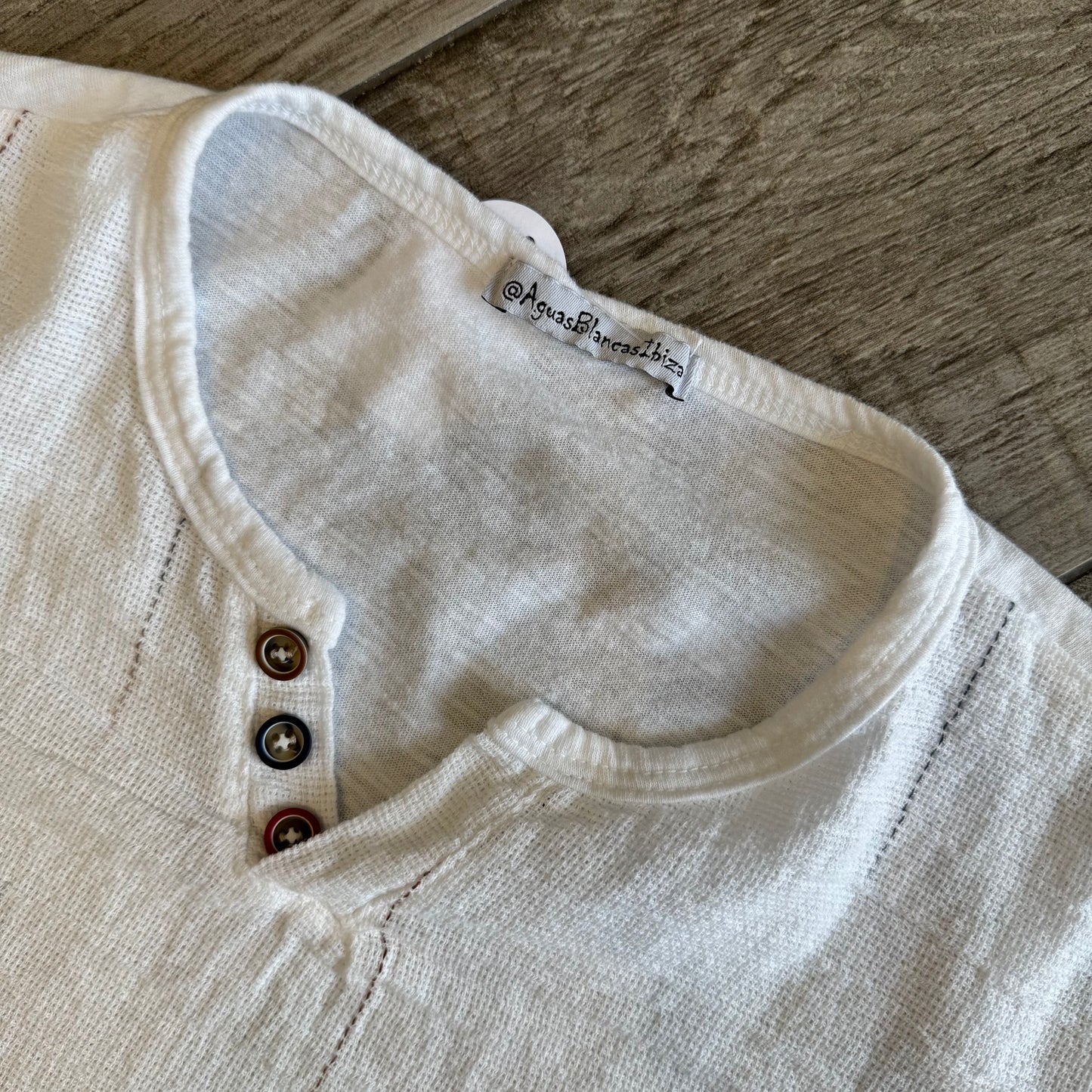 T-Shirt Misto Lino a Righe con Scollo V e Bottoncini