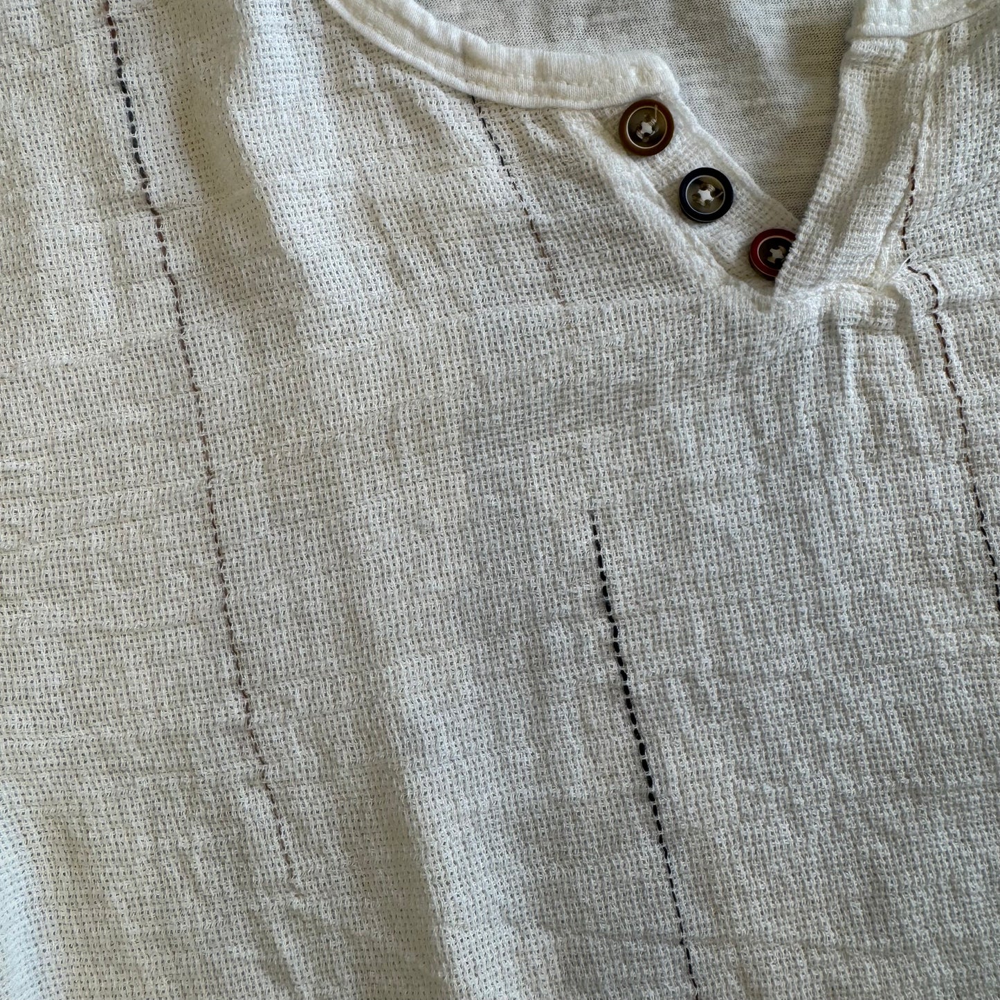 T-Shirt Misto Lino a Righe con Scollo V e Bottoncini