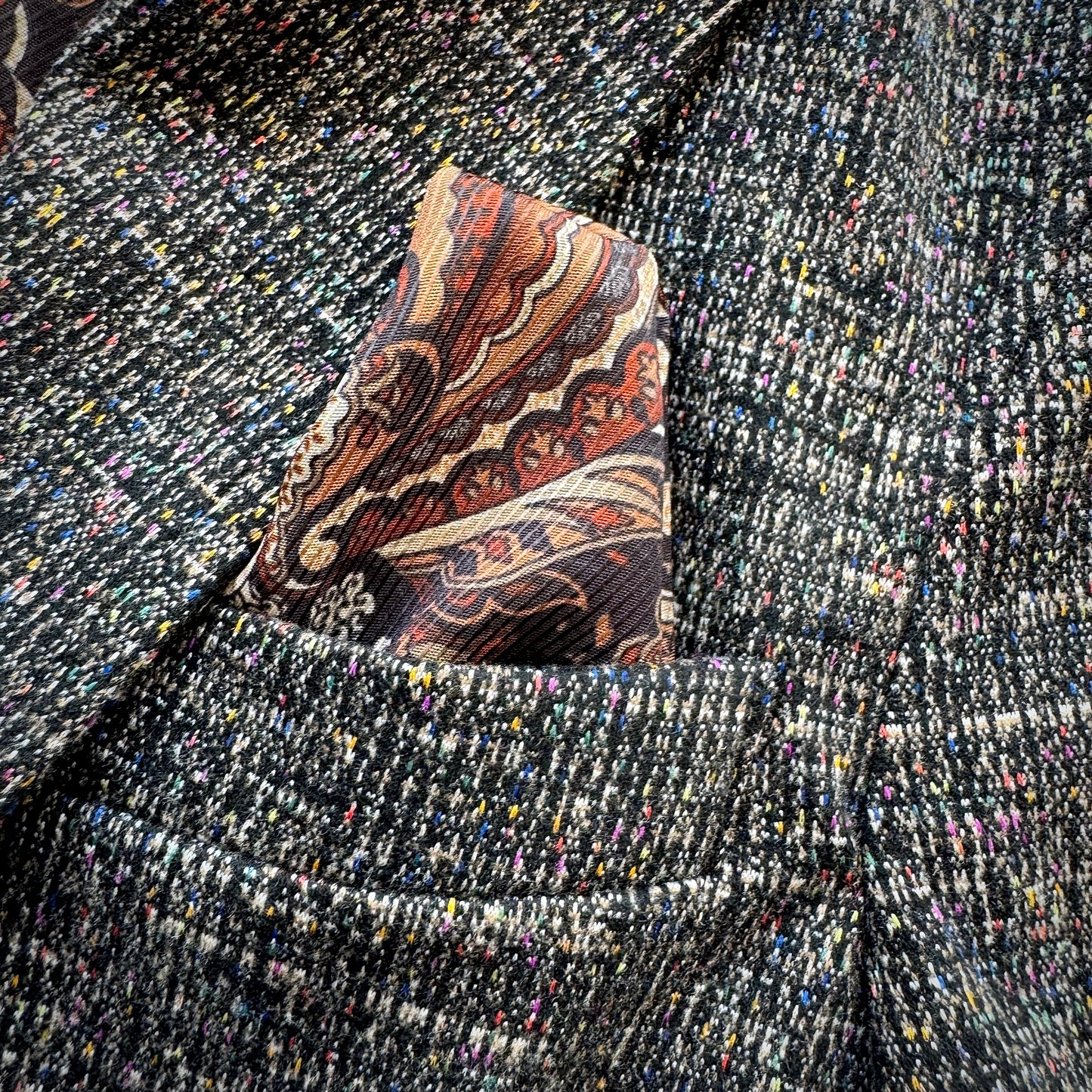 Giacca Black e Fili Multicolor Destrutturata