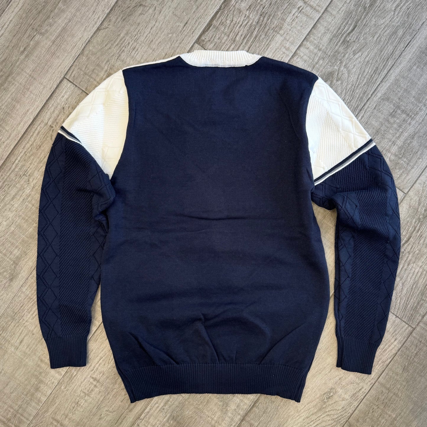 Maglione Girocollo Bicolor e Lavorazione a Rombi