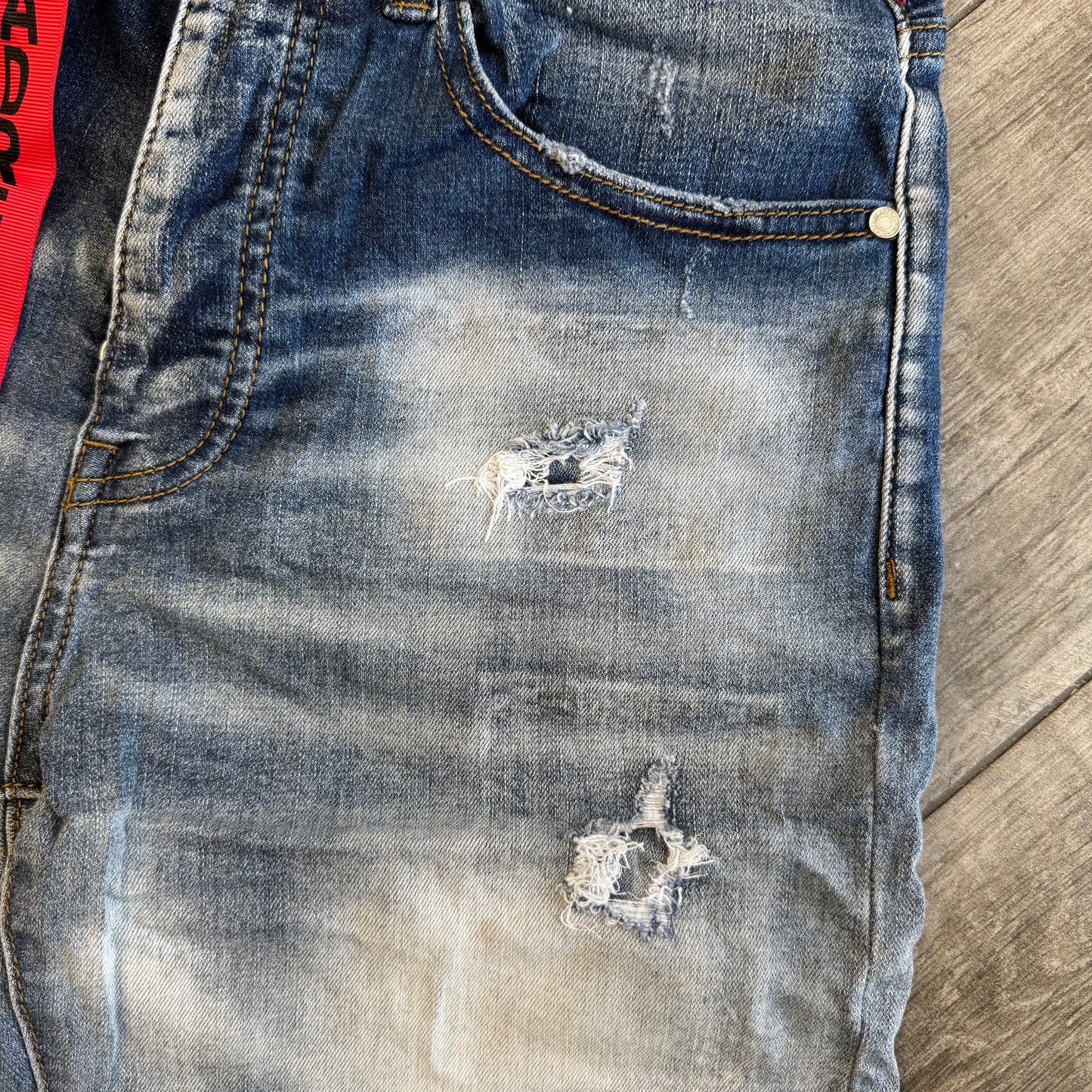 Bermuda Jeans strappi e toppe interne