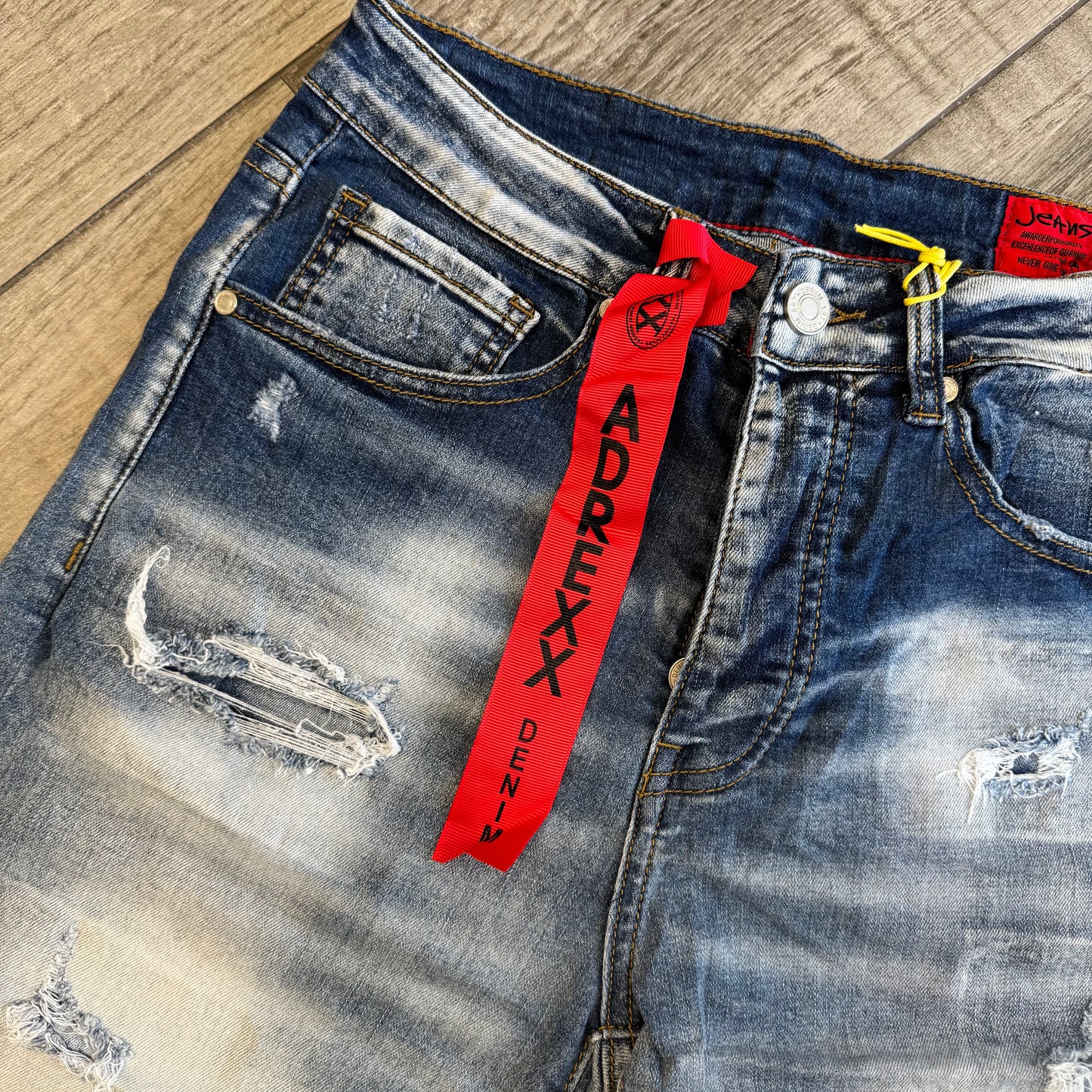 Bermuda Jeans strappi e toppe interne