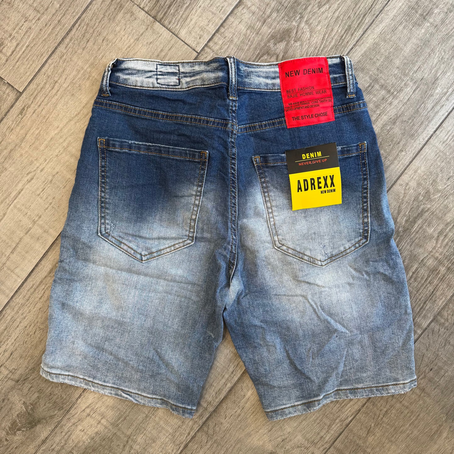 Bermuda Jeans strappi e toppe interne