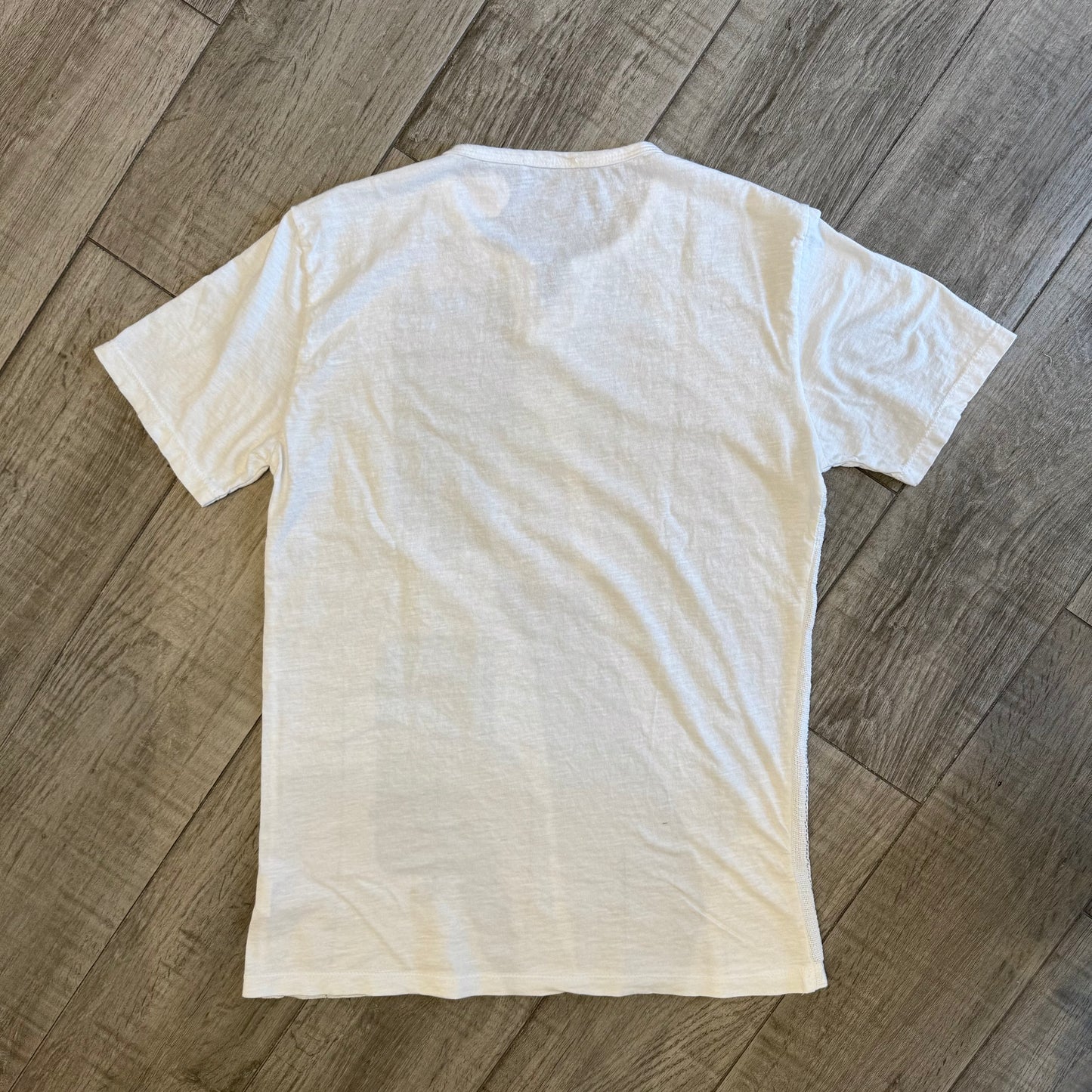 T-Shirt Misto Lino a Righe con Scollo V e Bottoncini