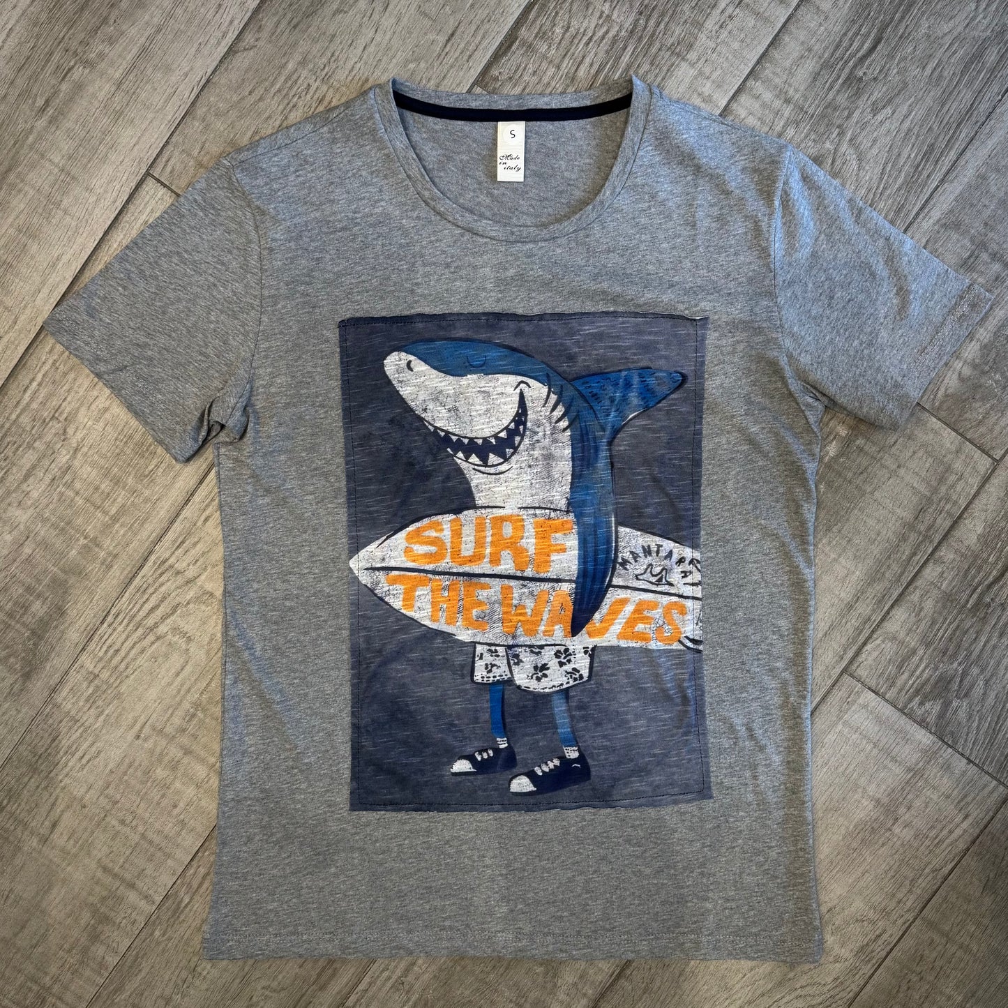 T-Shirt Stampa "Surfer Shark"
