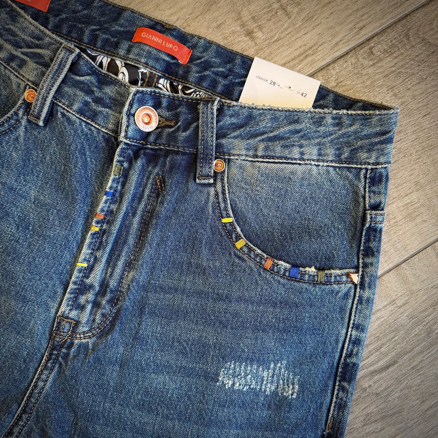 Jeans "Grant" Carrot Fit strappi con toppe e impunture multicolor GIANNI LUPO (GL6515Q)