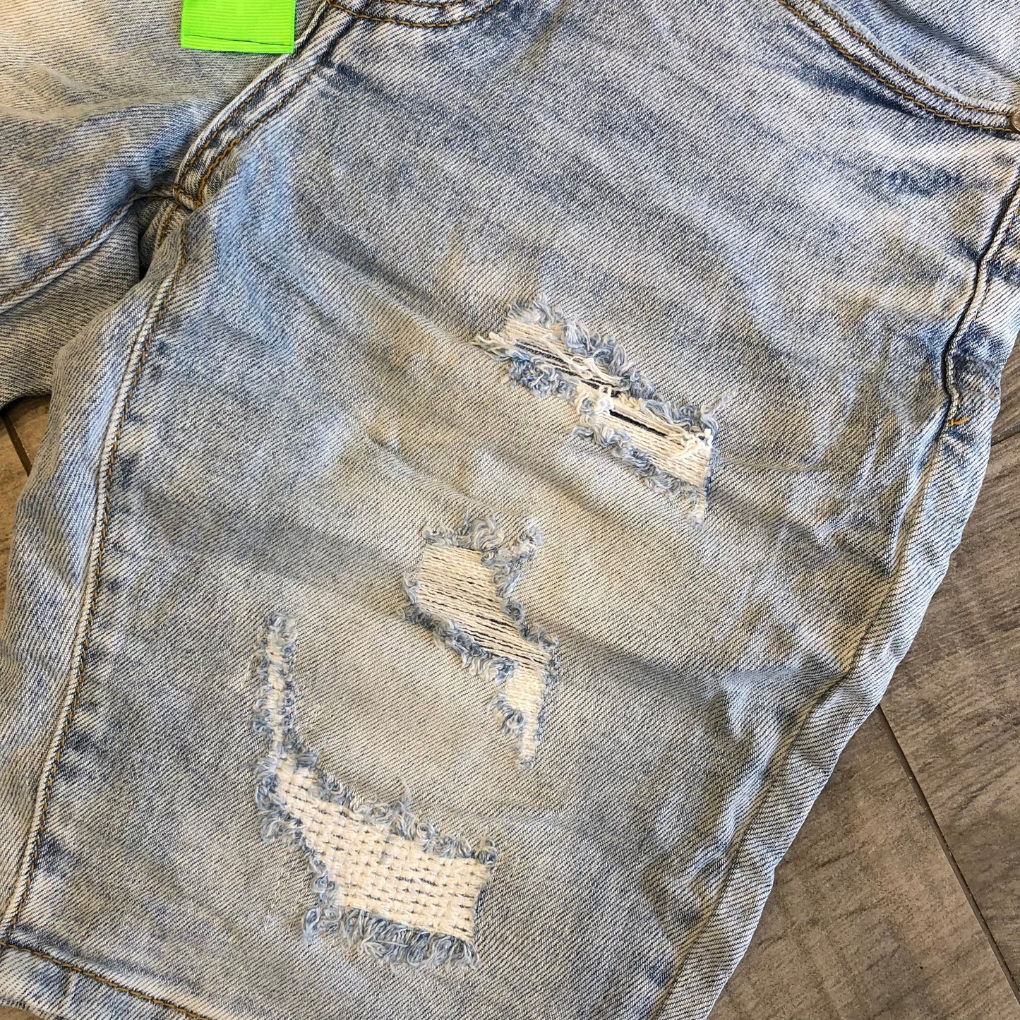 Bermuda Jeans with tears and internal patches