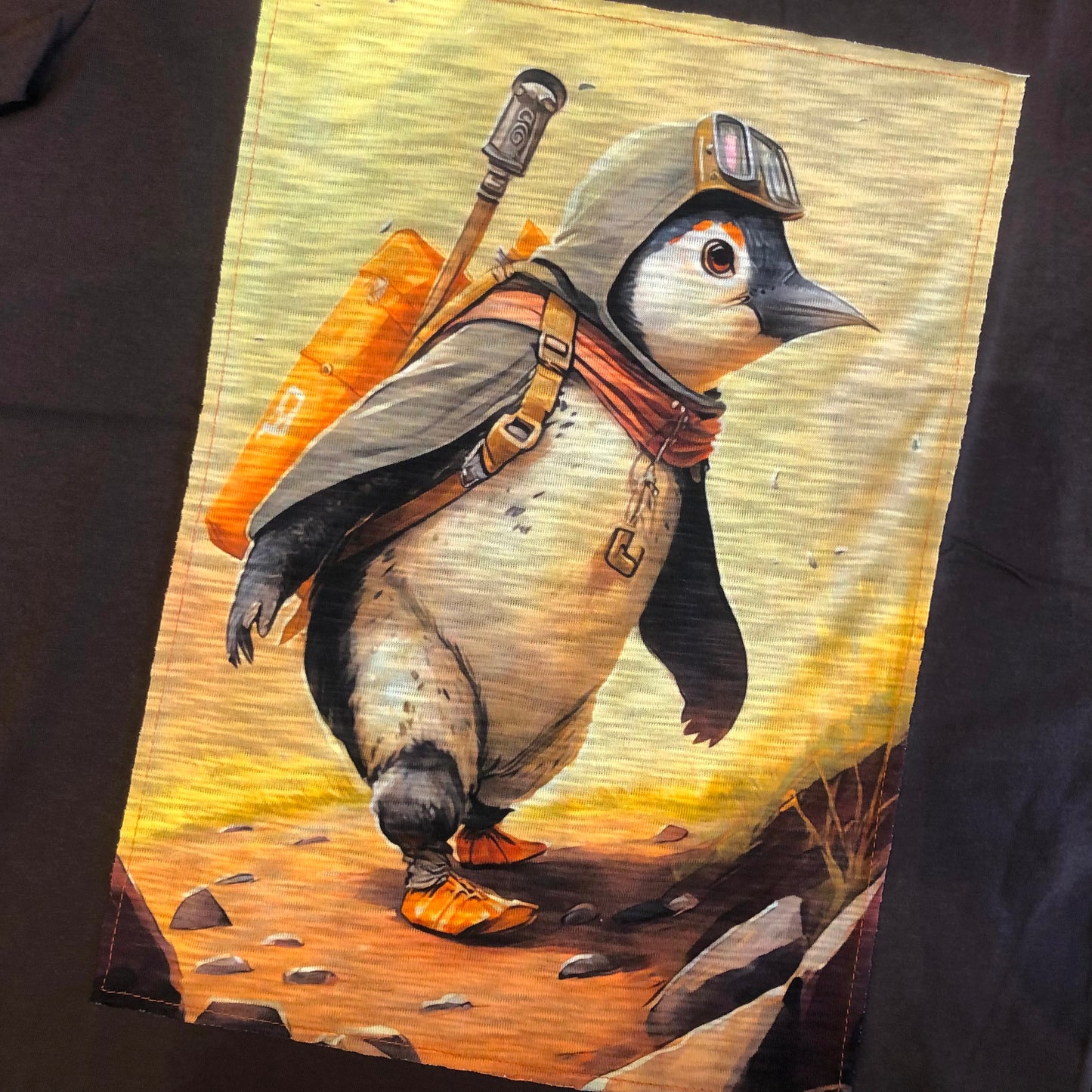 T-Shirt Stampa "Pinguino Esploratore"