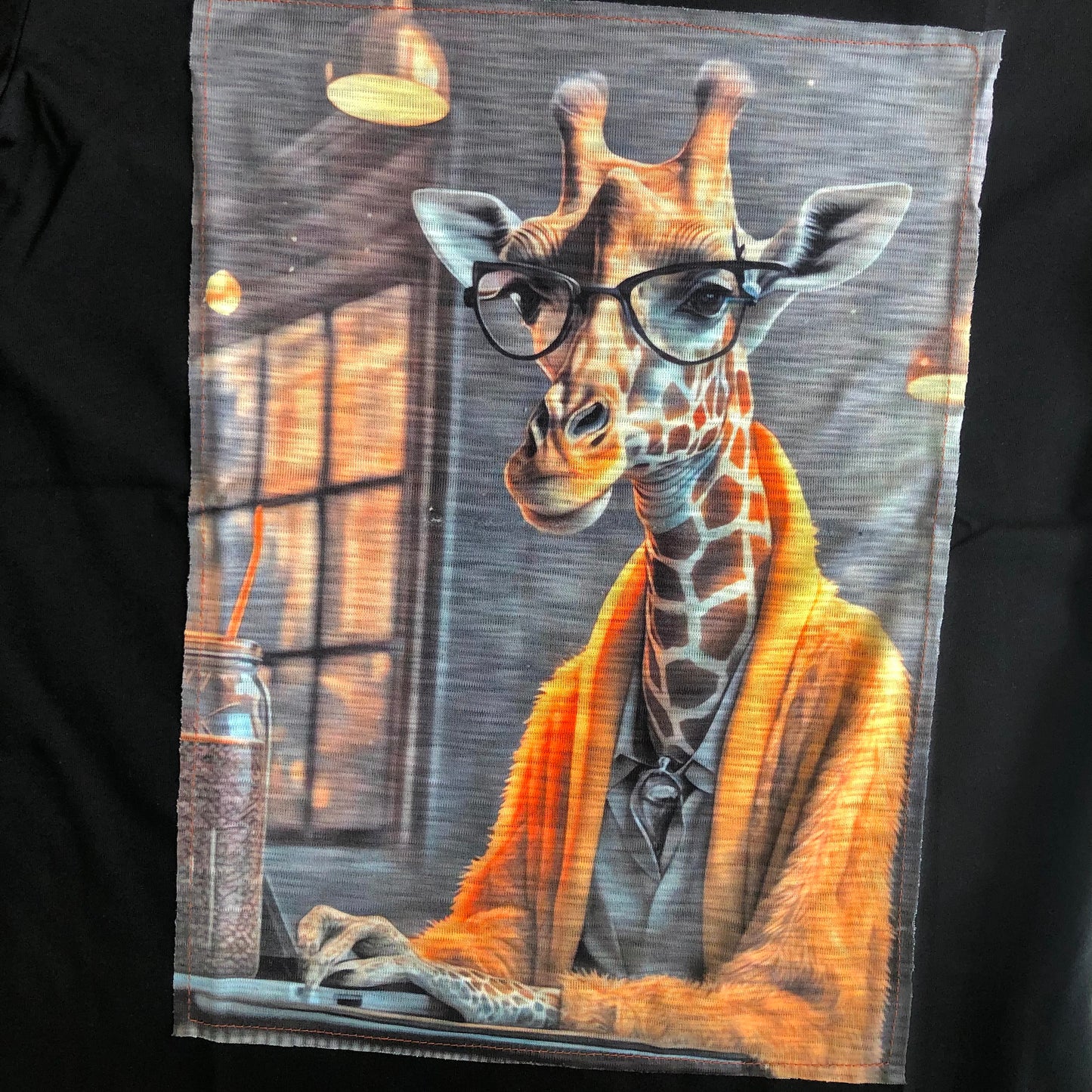 T-Shirt Stampa "Giraffa Scrittrice"