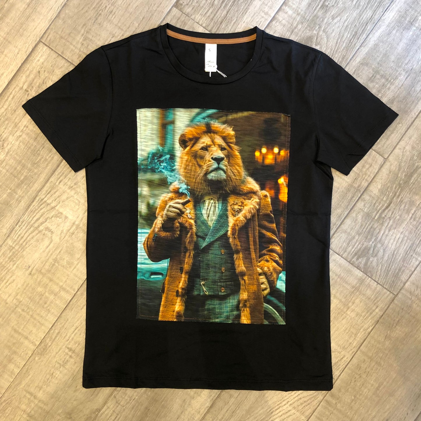 T-Shirt Stampa "Elegant Lion"